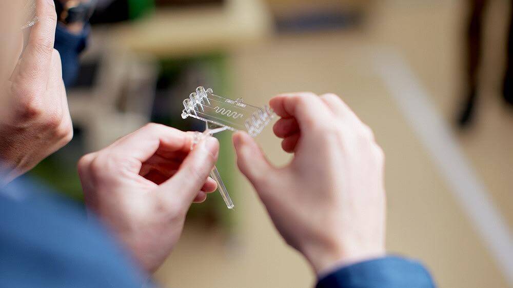 精密成形品製造